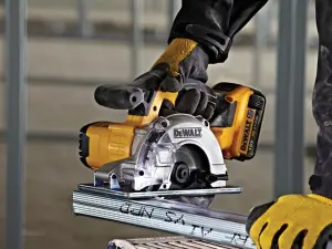 DEWALT DCS373N 18v Circ metal cutting saw 140mm blade