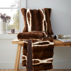 Catherine Lansfield Flint Cosy Faux Fur 45x45 cm Cushion Chocolate