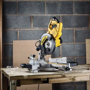 DeWalt 1300W 240V 216mm Corded Compound mitre saw DWS773-GB