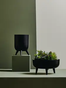 Interiors by Premier Classic And Timeless Design Vase, Iron Constructed Flower Vase, Easy To Maintain Black Vase For Flowers