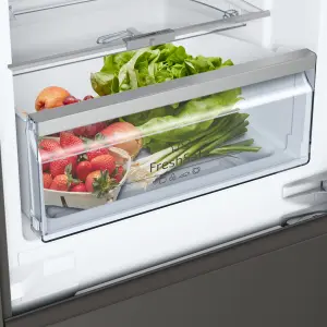 NEFF K16873FE0G 70:30 Integrated Fridge freezer