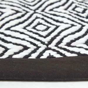 Homescapes Trance Black and White Diamond Pattern Recycled Fibre Rug, 150 cm Round