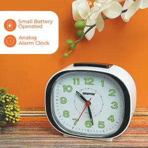 Geepas Bedside Analog Alarm Clock, Table Clock with Large Clear Dial and Hands with Luminous Pointers