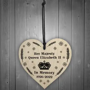 Red Ocean Queen Elizabeth II Wooden Heart Plaque In Memory Memorial Sign Christmas Bauble