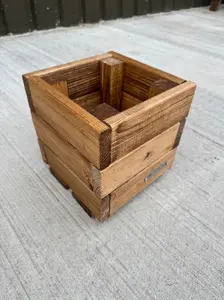 Simply Wood Churchill Square Planter Compact