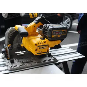 Dewalt DCS520T2 54v XR FLEXVOLT Cordless Plunge Saw 165mm - 2 x 6.0ah + Vac