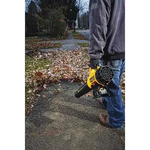 Dewalt DCM562PB 18v XR Outdoor Garden Brushless Leaf Blower Bare + Gloves