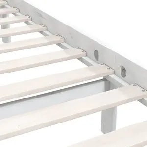 Berkfield Bed Frame White Solid Pinewood 140x200 cm