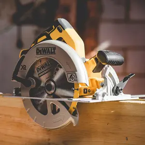 DeWalt DCS570N 18v Brushless XR 184mm Circular Saw Inc Blade Bare + Tool Bag