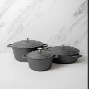 3pc Black Non-Stick Cast Aluminium Casserole Dish Set with 2x Regular Casserole Dishes, 2.5L/5L and Shallow Casserole Dish 4L