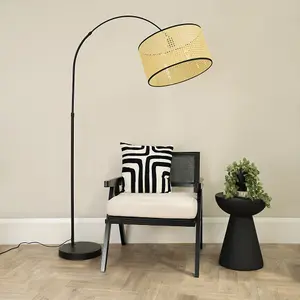 ValueLights Louis Black Arched Curved Floor Lamp with Natural Cane Drum Lamp Shade