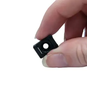 22mm dia x 6mm high Rubber Coated Cable Holding Magnet With 4mm Hole Cable Tie Clip (Black) - 4.3kg Pull (Pack of 1)