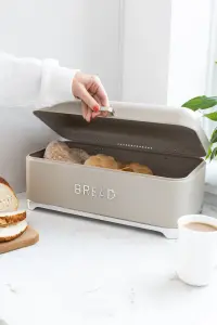 KitchenCraft Carbon Steel Bread Bin Cream Kitchen Food Storage with Lid Retro