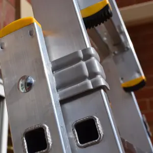 7.96m Trade Master Pro 3 Section Extension Ladder