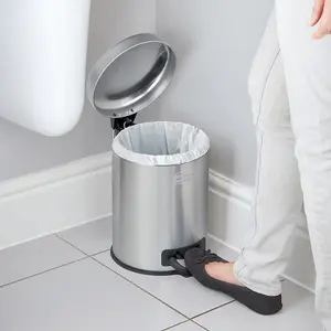 BLACK+DECKER 61329 5L Stainless Steel Dome Shaped Pedal Bin With Soft Close Lid