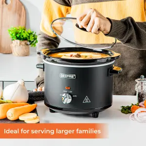 Geepas 2.5 Litre Slow Cooker 3 Temperature Settings, Removable Easy-Clean Ceramic Bowl Tempered Glass Lid & Cool Touch Handles