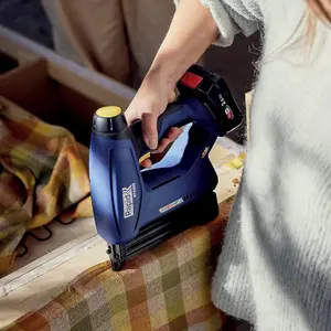 Rapid Power Tools BTX553 18V P4A Battery-Powered Staple Gun Kit Cordless Upholstery & Craft Stapler Inc Battery Charger & Case