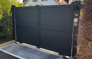 Double Swing Gate 3750x1600mm Black - Diagonal Solid Infill and Flat Top