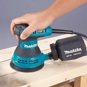 MAKITA BO5031 240v Orbital sander 125mm dia pad