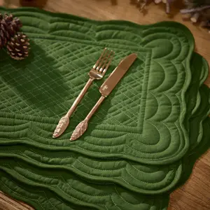 Set of 2 Luxury Green Quilted Scalloped Christmas Dinning Table Placemats Table Clothes 50cm