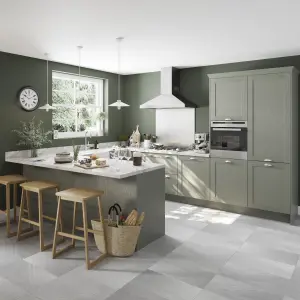 GoodHome Alpinia Matt green wood effect Shaker Glazed Cabinet door (W)300mm (H)715mm (T)18mm