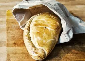 6 X Traditional Cornish Pasties - Berrymans (Options: STANDARD - 300G X 6)