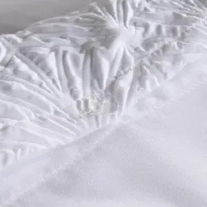 OHS Geometric Embossed Duvet Set, White - Double