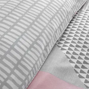 Larsson Geo Duvet Cover Set Pink / Kingsize - 2 Standard Pillowcases