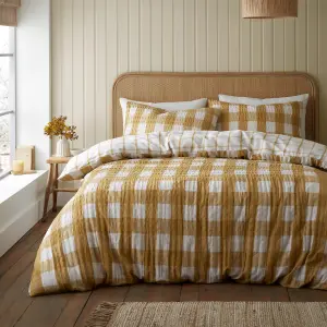 Catherine Lansfield Brushed Seersucker Gingham Reversible King Duvet Cover Set with Pillowcases Caramel