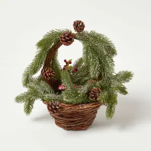 Homescapes Festive Wicker Basket Christmas Decoration with Green Fir, Berries and Pinecones