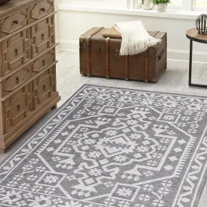 Vintage Medallion Grey Traditional Medium Rug, (L)170cm x (W)120cm