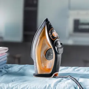 Geepas 1800W Steam Iron Dry and Wet Steam Iron