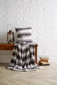 Faux Fur Throw Grey 130 x 180cm. Super warm Nordic style throw