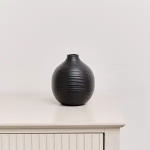 Melody Maison Black Metal Ribbed Swirl Vase - 17cm