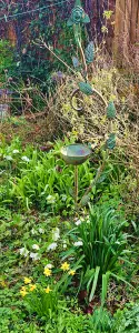 Bird Bath on Stake with Decorative Leaves