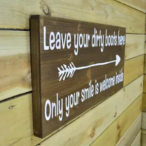 60cm x 30cm Dark Rustic Fir Wood Welcome Arrow Hanging Wall Sign