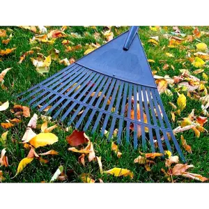 Garden Rake, 20-Tin Durable Plastic Rake for Gardening, 45 cm / 17.71" Wide, Lightweight, Ideal Lawn Rake for Gardeners