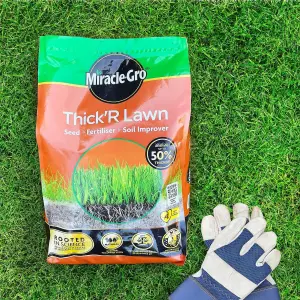 Miracle-Gro Thick R Lawn Grass Seed Fertiliser Soil Improver Nitrogen Feed 4kg