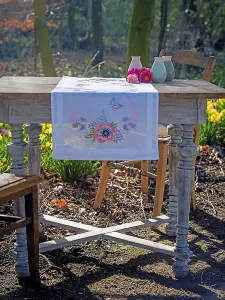 EMB T/RUN P/FLOWERS - Embroidery Kit: Table Runner: Pastel Flowers - Vervaco