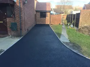 Stonecare4U - Black Tarmac Sealer (15L) - Professional Grade Tarmac Restorer in Black, Long Lasting Protection & Easy Application