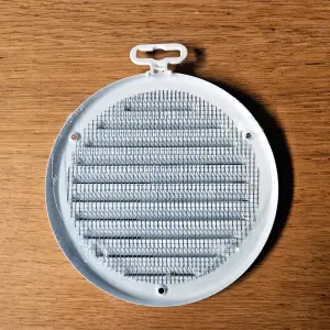 White Louvred Wall Vent Grille with Flyscreen, Fits 125 mm / 5 in Ducts, Round Ventilation Grille with Flat Back