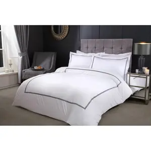 Ervin Linen Geometric Shapes Duvet Cover Set with Pillow Shams White/Navy / Kingsize - 2 Standard Pillowcases