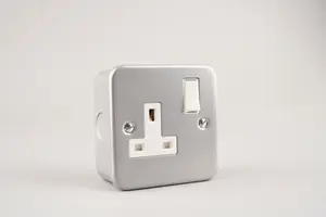 13A Metal Clad Single Wall Socket with switch