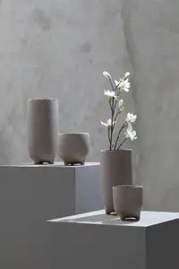 Interiors by Premier Small Planter, Stoneware Plant Pot with Subtle Speckled Finish, Modern Indoor/Outdoor Raised Planter for Home