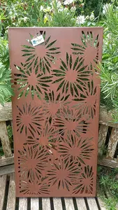 Daisy Decorative Screen Wall Art Plaque 780mm Tall