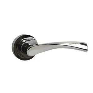 Twirl Lever on Rose Door Handle in Polished Chrome