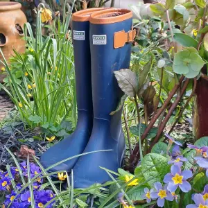 T&C TFW6655 Burford Welly colour Navy/Tan size: NINE