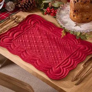 Set of 2 Luxury Red Quilted Scalloped Christmas Dinning Table Placemats Table Clothes 50cm