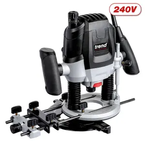 Trend T7EK 1/2in 2100W Variable Speed Router Plunge Cut 240V +6 Piece Cutter Set