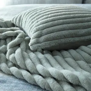 Morritz Super Soft Faux Fur Throw